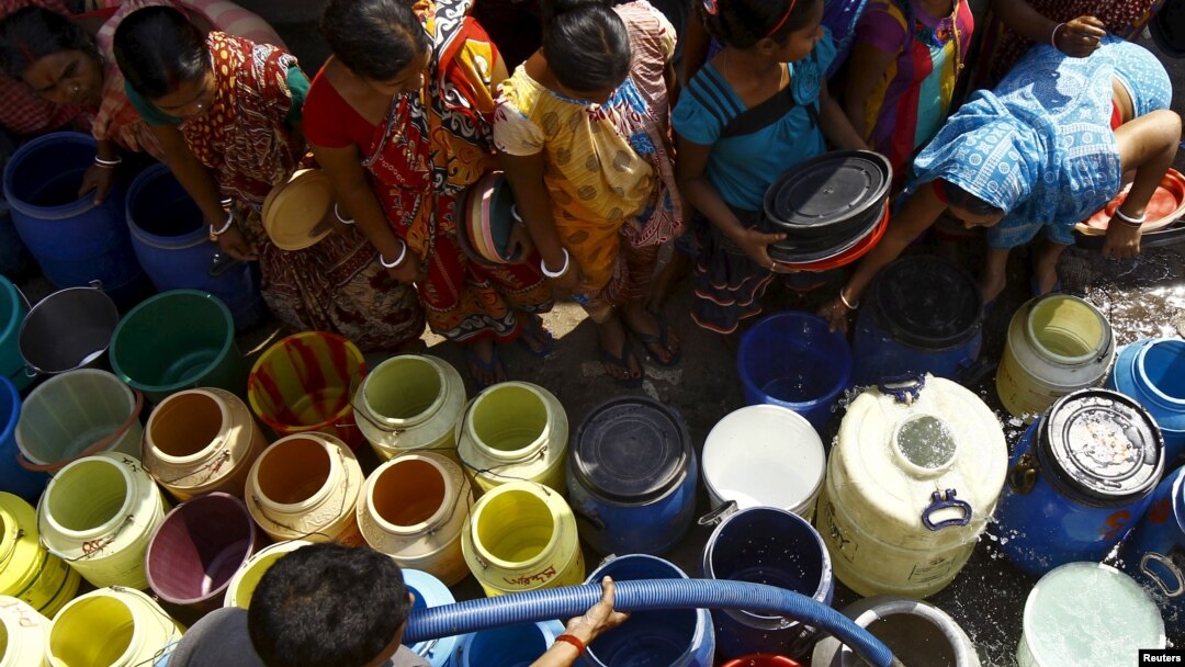 Muchas regiones del mundo ya padecen de escasez de agua potable. 