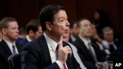 James Comey ariko yishura ku bibazo vy'inama nkenguzamateka.