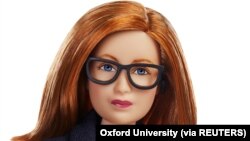 Boneka Barbie yang dibuat mirip dengan Sarah Gilbert, Profesor Universitas Oxford yang ikut merancang vaksin Oxford/AstraZeneca. (Foto: Oxford University/via Reuters)