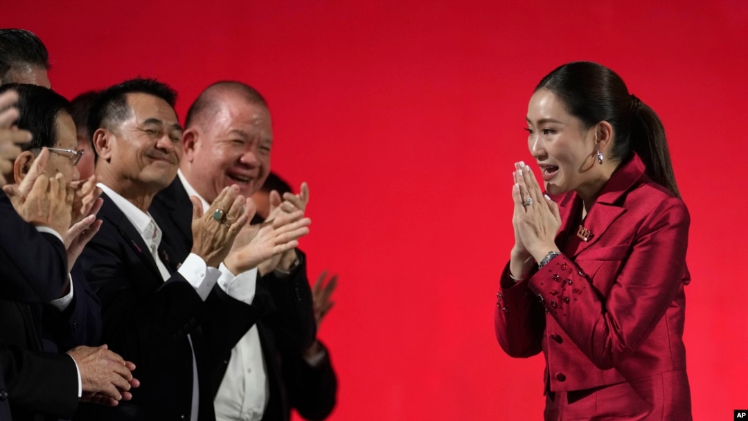 Qizlarning qornida bolgan stullarning video kompilyatsiyasi