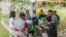Christophe Guignement, scénariste et auteur de dessins animés et co-fondateur de l'association Maison Junior, enseigne aux participants de la résidence à Alogavi, au Togo, le 29 avril 2021.