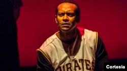 El actor Modesto Lacén asegura estar viviendo un sueño al interpretar al béisbolista Roberto Clemente.