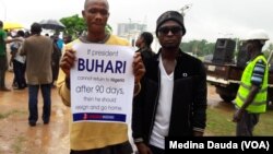 Des manifestants réunis à Abuja, Nigeria, le 7 août 2017. (VOA/ Medina Dauda)