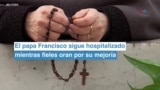 El papa Francisco sigue hospitalizado mientras fieles oran por su mejoría