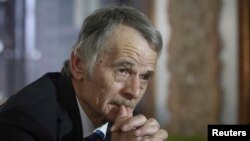 Pemimpin etnis Tatar Krimea, Mustafa Dzhemilev (foto: dok). 