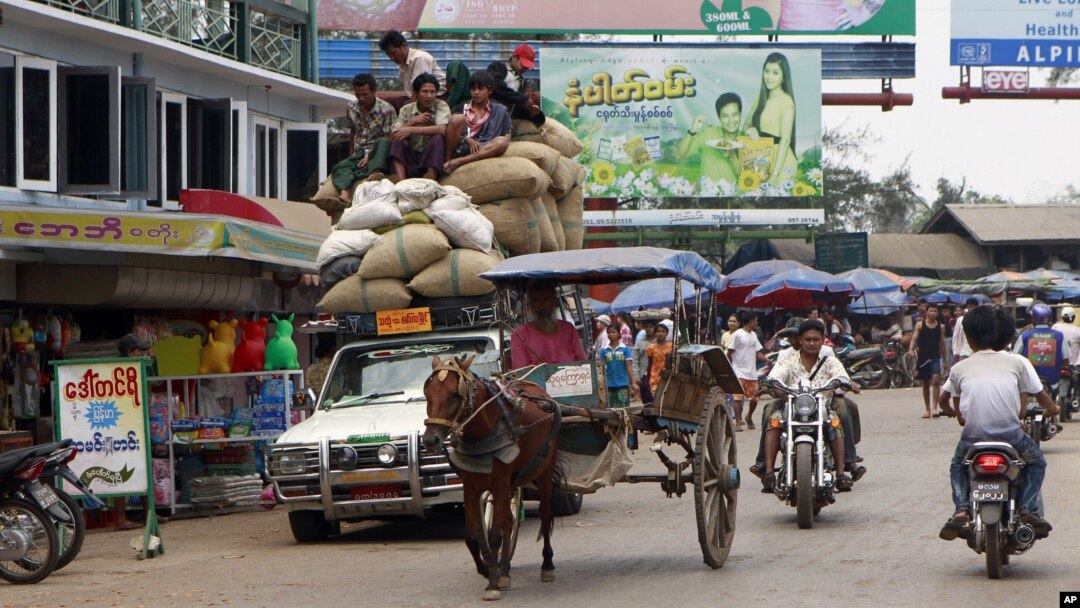 Một khu buôn bán trong thành phố Mawlamyine, ở bang Mon của Miến Điện