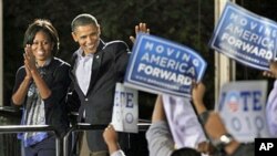 President Barack Obama and first lady Michelle Obama muster support for Democratic candidates during a rally at Ohio State University in Columbus, Ohio, 17 Oct 2010