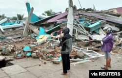 FILE - People look at a damaged hospital building following an earthquake in Mamuju, West Sulawesi province, Indonesia, Jan. 15, 2021. (Antara Foto/Akbar Tado via Reuters)