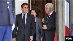 El presidente francés Nicolas Sarkozy en un encuentro con el líder palestino Mahmoud Abbas en abril.