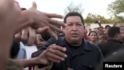 El presidente Hugo Chávez quiere que los trabajadores acepten el pago de la deuda laboral que el gobierno tiene con ellos, por medio de petrobonos.