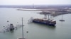 Kapal kargo Dali menabrak jembatan Francis Scott Key di Baltimore, Maryland, AS, menyebabkan jembatan tersebut runtuh, 26 Maret 2024. (Maryland National Guard/Handout via REUTERS)