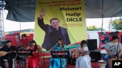 رزا مه‌نوچه‌هری: ‌هه‌ڵوێستی PKK ولایه‌نه‌ کوردیه‌کان ڕاوه‌ستاوه‌ له‌سه‌ر بریاره‌کانی حکومه‌تی تورکیا.