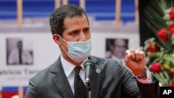 De acuerdo con el presidente encargado de Venezuela, Juan Guaidó, la consulta está orientada también a consultar los mecanismos y banderas de lucha.[Foto del 10 de septiembre de 2020]