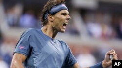 Rafael Nadal, unggulan pertama Australia Terbuka maju ke babak kedua setelah petenis tuan rumah Bernard Tomic mundur pada set kedua (foto: dok). 