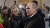 Родственники погибших в Кемерове критикуют Путина за то, что он не встретился с ними 