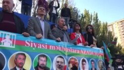 Milli Şuranın sədri Cəmil Həsənli mitinqdə çıxış edir
