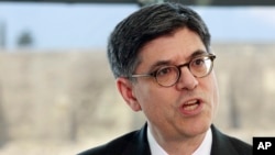 
Jack Lew, secretario del Tesoro de EE.UU., asegura que las sanciones económicas a Irán obligan al gobierno de Teherán a buscar compromisos internacionales.
