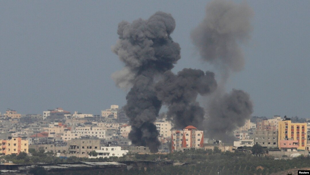 Serangan udara Israel di Jalur Gaza, Minggu (13/7).