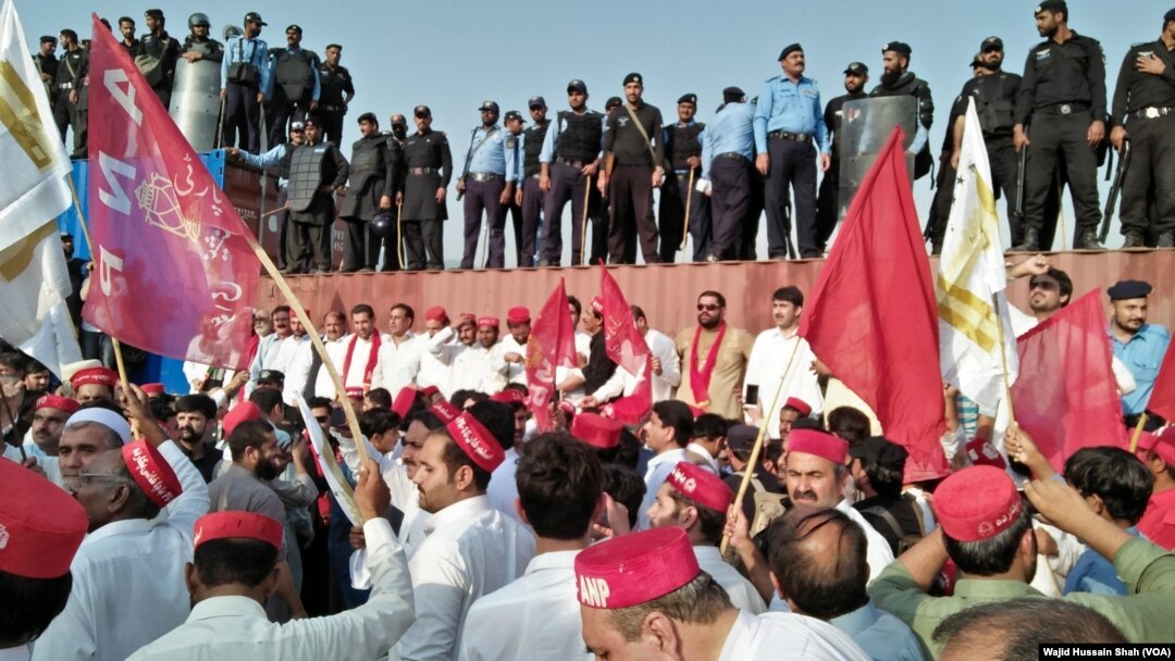 د فاټا د ځوانانو جرګه چې پکې د زده کوونکو سازمانونه رايوځای شوي د تېرې يوې مياشتې راهسې د سياسي ګوندونو مشرانو او حکومتي چارواکو سره د اصلاحاتو په اړوندليدنې کوي.