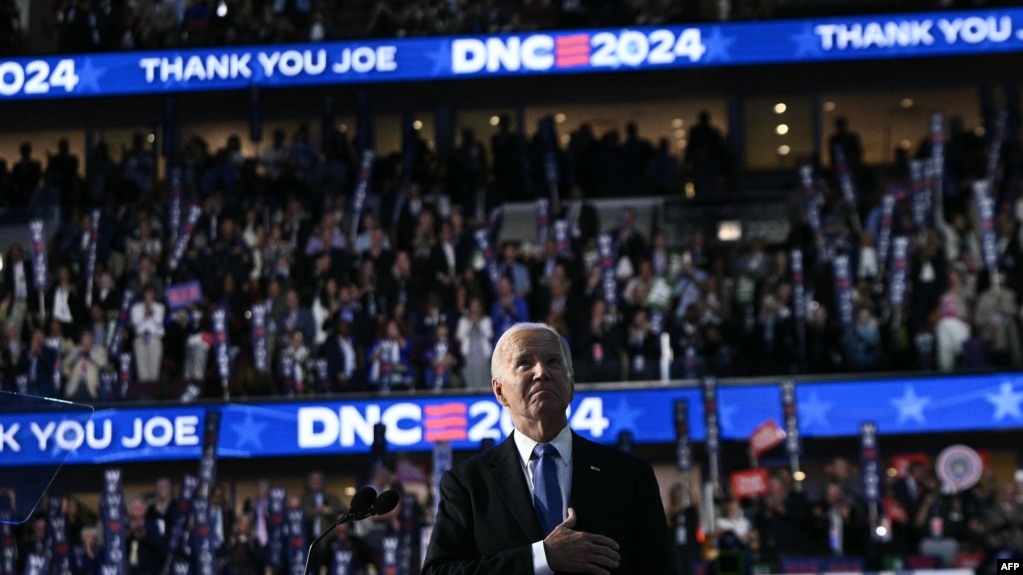 Joe Biden se despidió de la Convención Nacional Demócrata con un emotivo discurso, cediendo el liderazgo a Kamala Harris. Agradeció el apoyo y defendió sus logros, mientras los demócratas miran hacia la próxima elección presidencial.