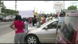路易斯安那州200多人上街抗议警察枪杀黑人