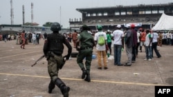 Présence des forces de sécurité lors d'un rassemblement du candidat de l'opposition à la présidentielle Atiku Abubakar, à place Tafawa Balewa à Lagos, Nigeria, le 12 février 2019.