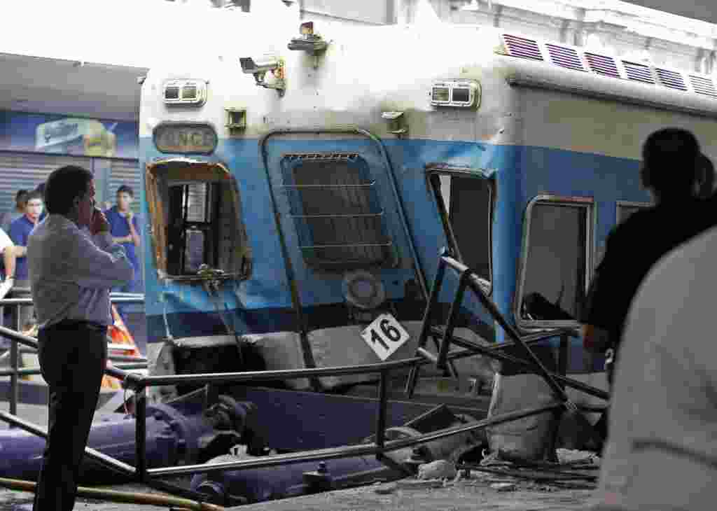 El tren se estrelló en la estación de tren Once durante la hora de más tráfico en Buenos Aires, este 22 de febrero de 2012.