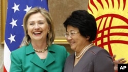 U.S. Secretary of State Hillary Rodham Clinton meets with Kyrgyz President Roza Otunbayeva in Bishkek, Dec. 2, 2010.