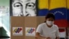 Una mujer emite su voto en un simulacro electoral antes de las elecciones regionales de noviembre para gobernadores y alcaldes, en Caracas, Venezuela, el 10 de octubre de 2021. REUTERS/Leonardo Fernandez Viloria