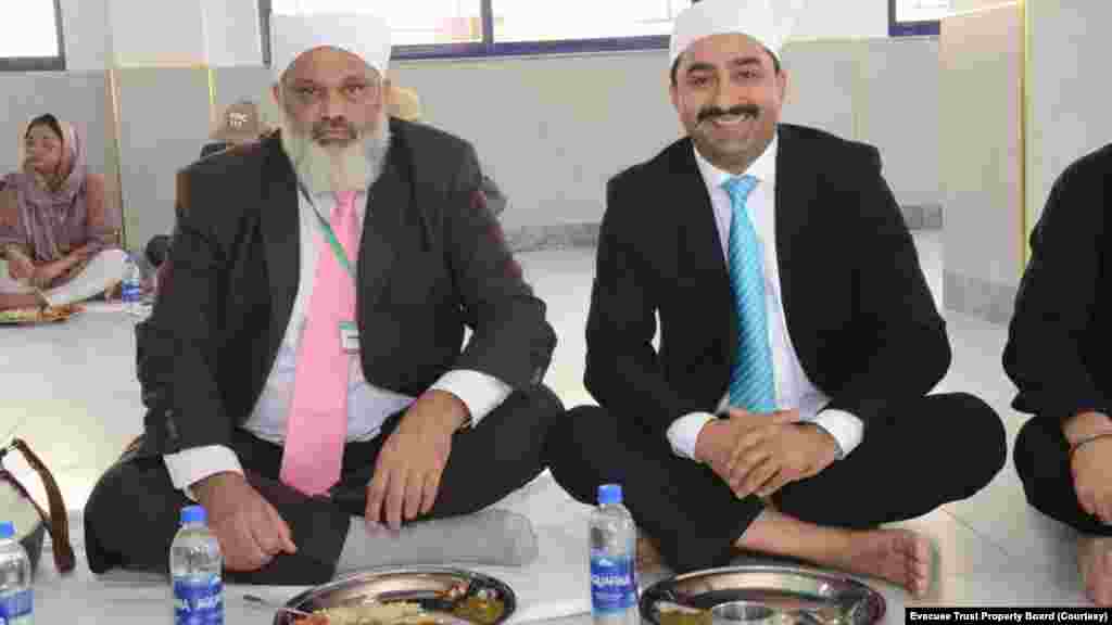 لنگر خانے کی افتتاحی تقریب میں سکھ رہنماؤں کے علاوہ مقامی مسلم رہنماء بھی شریک ہوئے۔