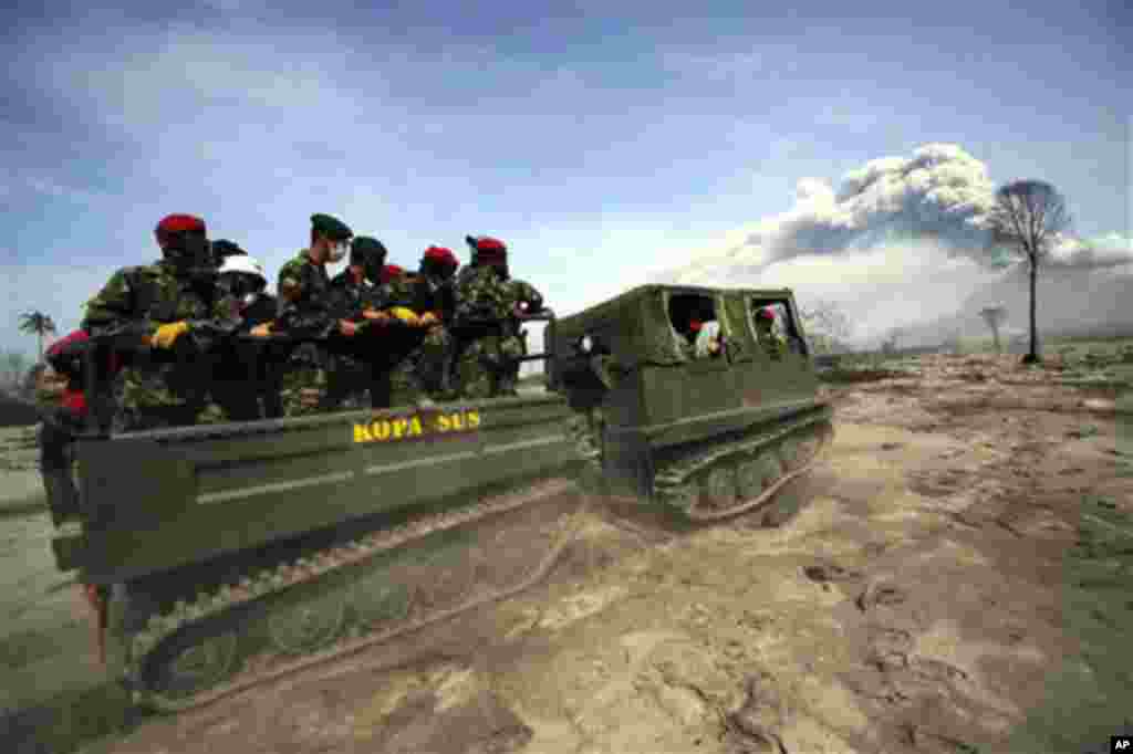 Indonesian soldiers search for victims killed in the eruption of Mount Merapi in Cangkringan, Indonesia, Wednesday, Nov. 10, 2010. The volcano forced U.S. President Barack Obama to cut short his visit to the country, and some international airlines are ca