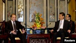 中国国家主席习近平7月4日在北京会见巴基斯坦总理谢里夫