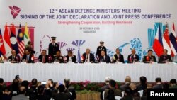 东盟国防部长们在新加坡举行联合记者会 （2018年10月19日）