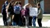 Школьники и учителя США протестуют против вооруженного насилия