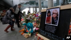 Potret dua korban kecelakaan pesawat Rusia di Mesir, Natalia Soldatulina dan Alexandra Pilip terlihat di bandara Pulkovo, St. Petersburg, Rusia (4/11).
