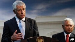 El secretario de Defensa, Chuck Hagel (izq.), en una rueda de prensa con su homólogo indonesio, Purnomo Yusgiantoro.