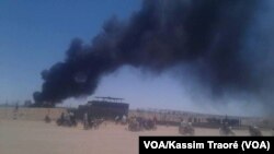 Manifestation devant l'aeroport de Kidal, Mali, 18 avril 2016.