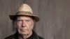 Neil Young Tertunda Peroleh Kewarganegaraan AS