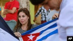 Cerca de ocho mil cubanos quedaron varados en ese país cuando intentaban llegar por tierra a Estados Unidos. Como parte de un acuerdo con varios países en Centroamérica, los migrantes cubano ya empezaron a retomar su viaje a EE.UU. 