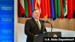 마이크 폼페오 미국 국무장관이 6일 워싱턴 국무부 청사에서 열린 'ISIS 격퇴를 위한 국제 동맹' 장관급 회의에서 연설했다.