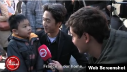 Young Brandon and his father, Angel Le, talk about the Paris attacks with Le Petit Journal.