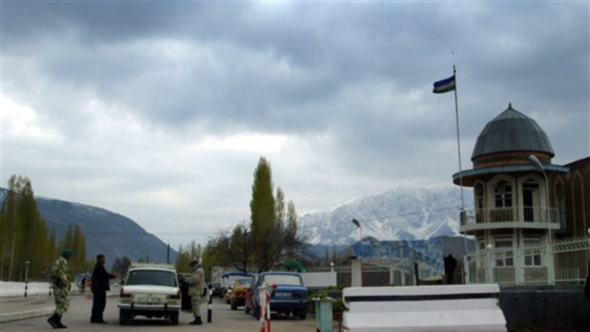 Есть ли в кыргызстане. Uzbek Tajik border.