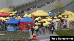 多个团体政总外纪念雨伞运动半周年（参与网图片）