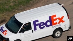 ພາບນີ້ສະແດງໃຫ້ເຫັນລົດຕູ້ຂອງບໍລິສັດ FedEx. 12 ພຶດສະພາ, 2017.