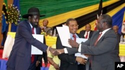 FILE - South Sudan's President Salva Kiir (L) is seen shaking hands with rebel leader Riek Machar (R) following a previous round of peace talks.