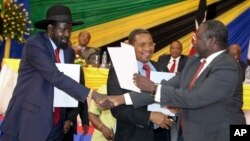 President Salva Kiir (l) and opposition leader Riek Machar (r) exchange copies of a peace deal agreed to in January 2015. At least 9 deals have been signed for South Sudan but none respected. 