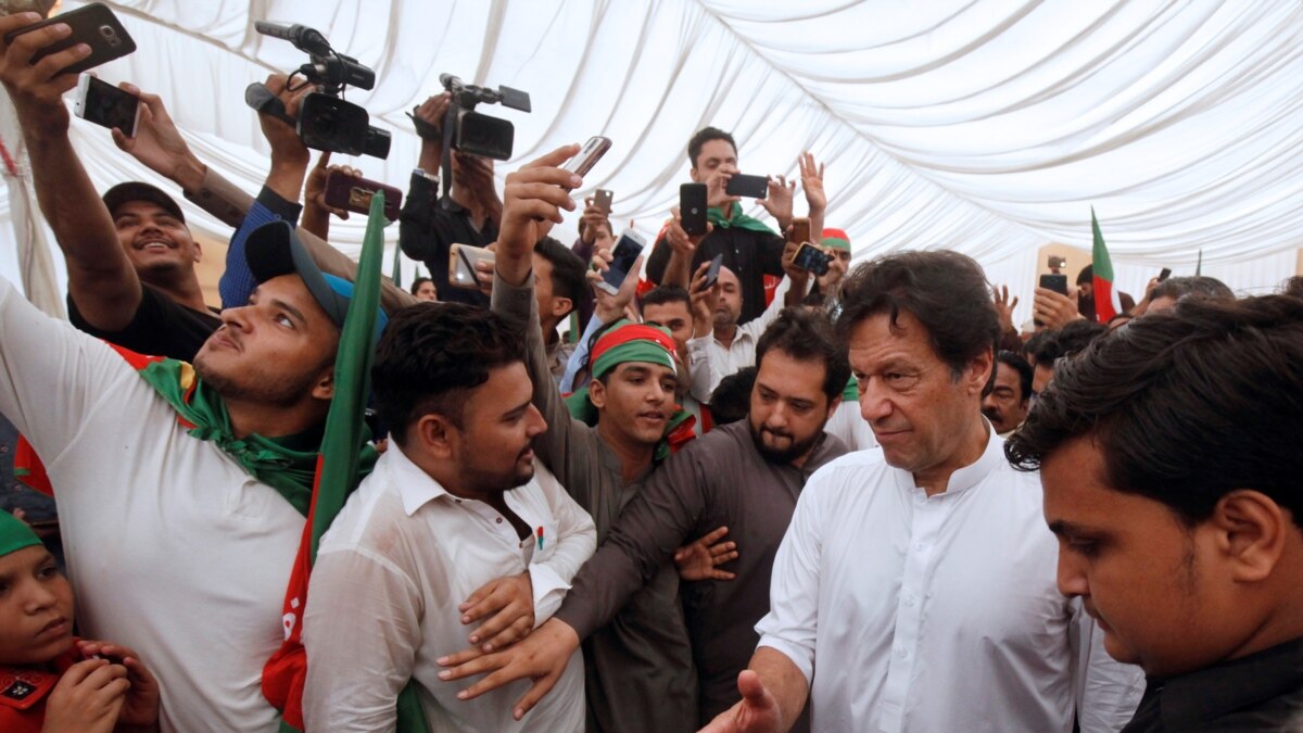 Imran Khan's Party Gains Ground In Pakistan Pre-election Polls