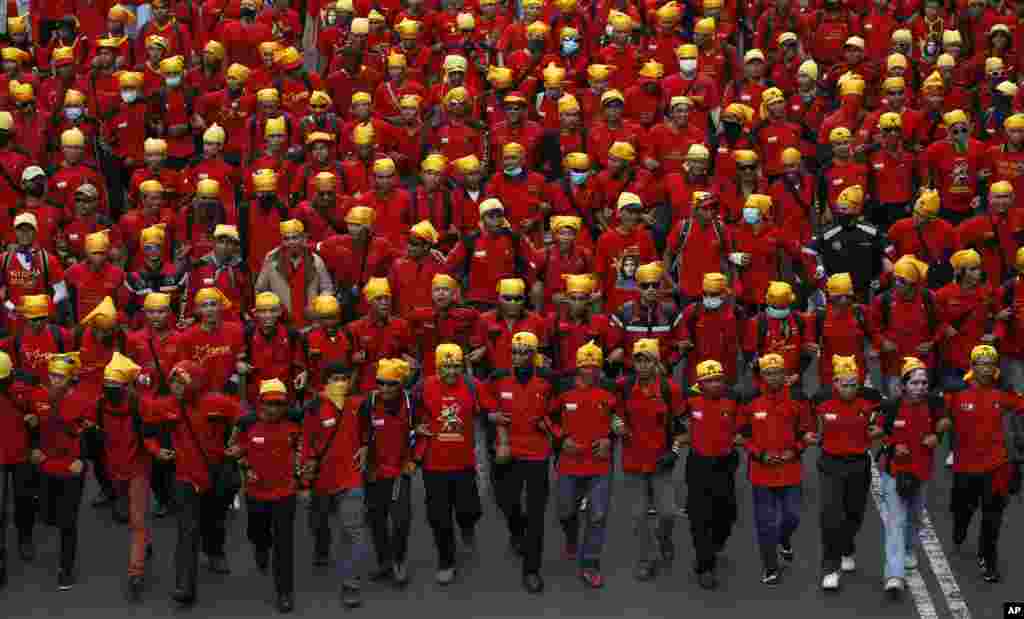 Indonesian workers march during a rally against cheap wages in Jakarta. Thousands of workers staged the rally demanding the Jakarta government to set a new regional minimum wage at Rp. 3,7 million.