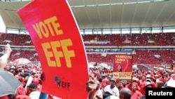 Des partisans du parti radical de gauche sud-africain, les Economic Freedom Fighters, lors du lancement du manifeste électoral du parti à Soshanguve, près de Pretoria, en Afrique du Sud, le 2 février 2019. (Photo: REUTERS/Siphiwe Sibeko)