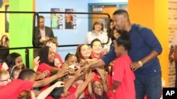 FILE - Actor Jamie Foxx at a Turnaround Arts event in Minneapolis, Sept. 10, 2014.